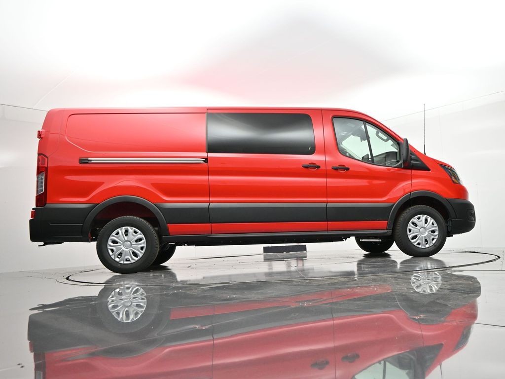 Ford E-Transit-350 Vehicle Full-screen Gallery Image 24