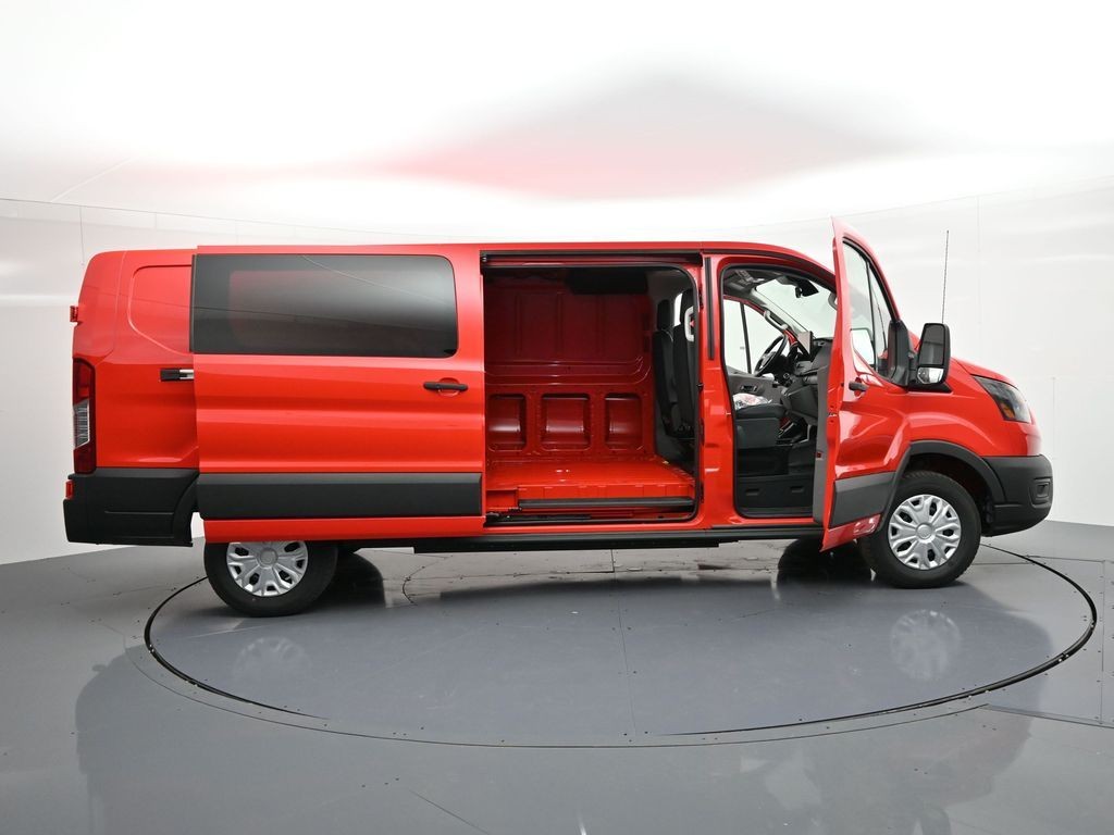Ford E-Transit-350 Vehicle Full-screen Gallery Image 25