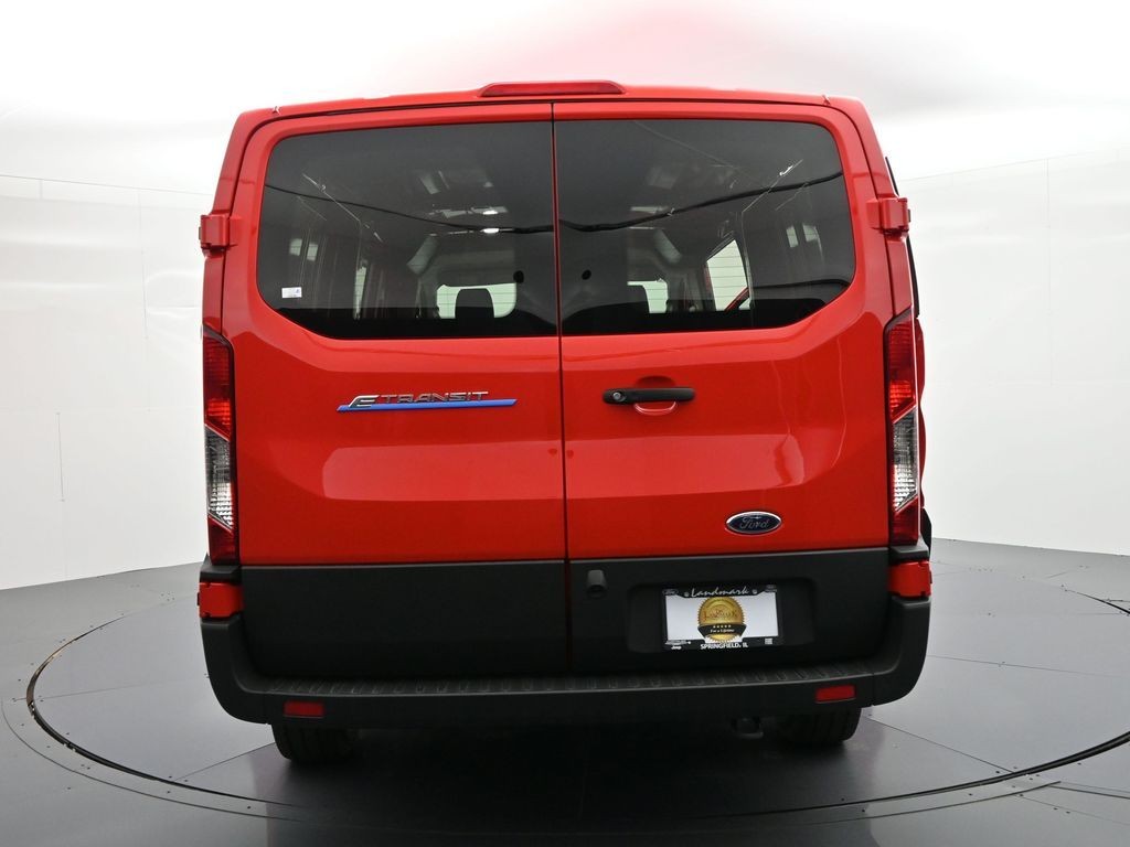 Ford E-Transit-350 Vehicle Full-screen Gallery Image 28