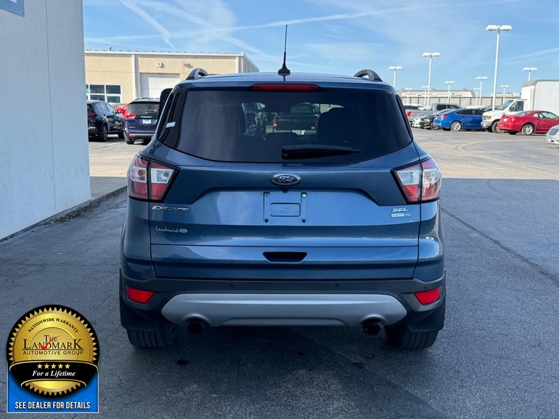 Ford Escape Vehicle Full-screen Gallery Image 7