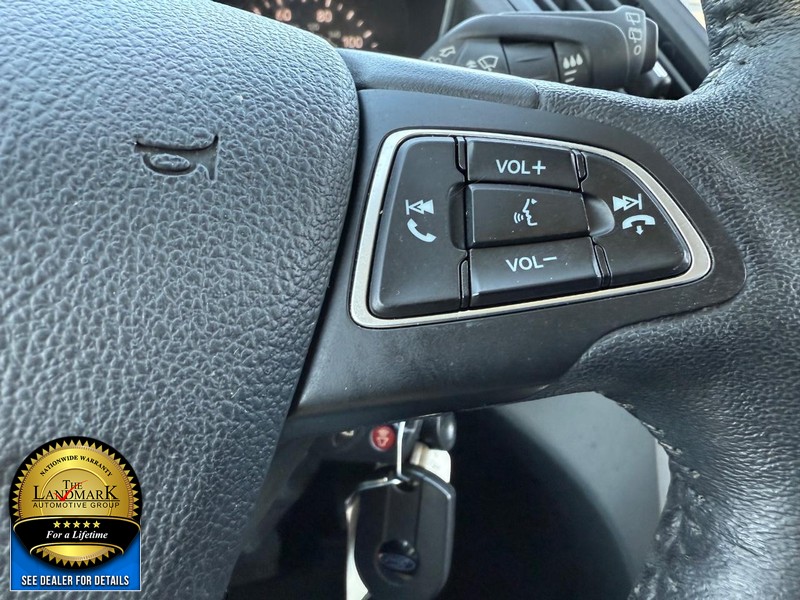 Ford Escape Vehicle Full-screen Gallery Image 11