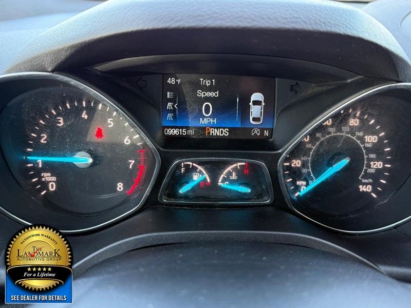 Ford Escape Vehicle Full-screen Gallery Image 12