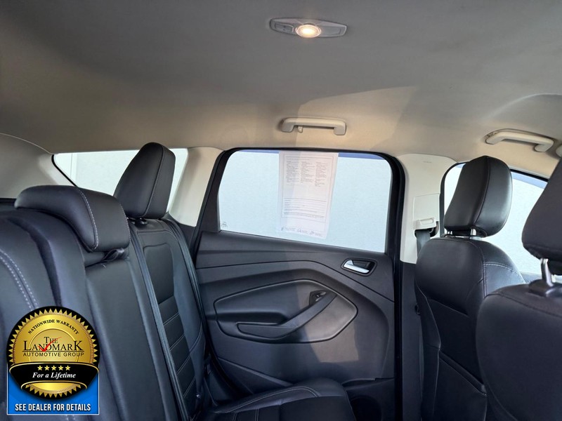 Ford Escape Vehicle Full-screen Gallery Image 15