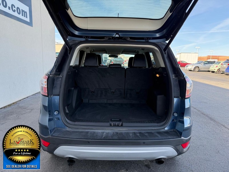 Ford Escape Vehicle Full-screen Gallery Image 19