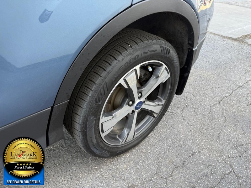 Ford Escape Vehicle Full-screen Gallery Image 20