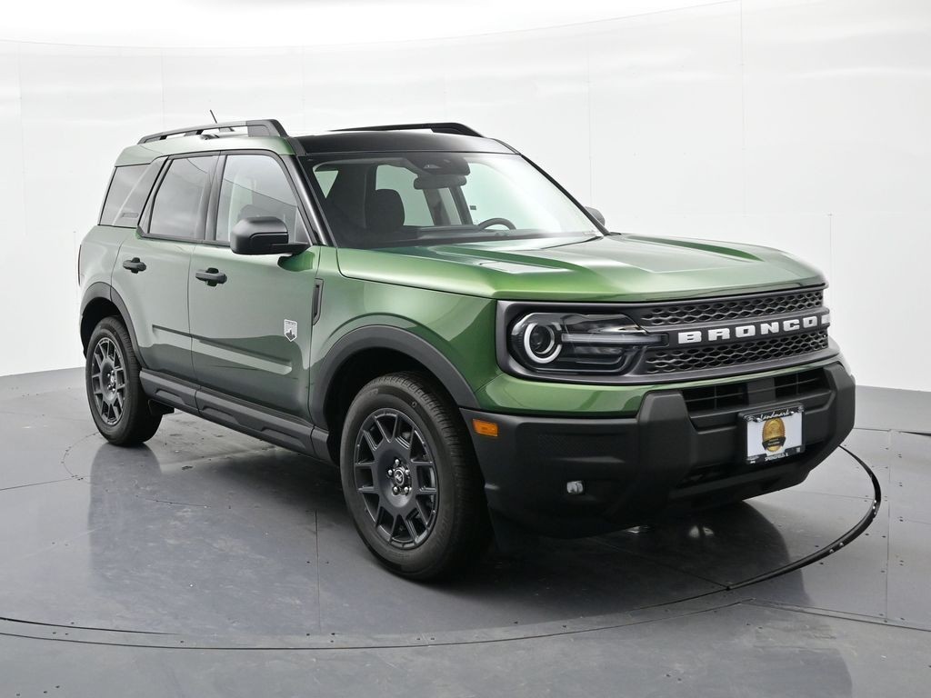 Ford Bronco Sport Vehicle Full-screen Gallery Image 4