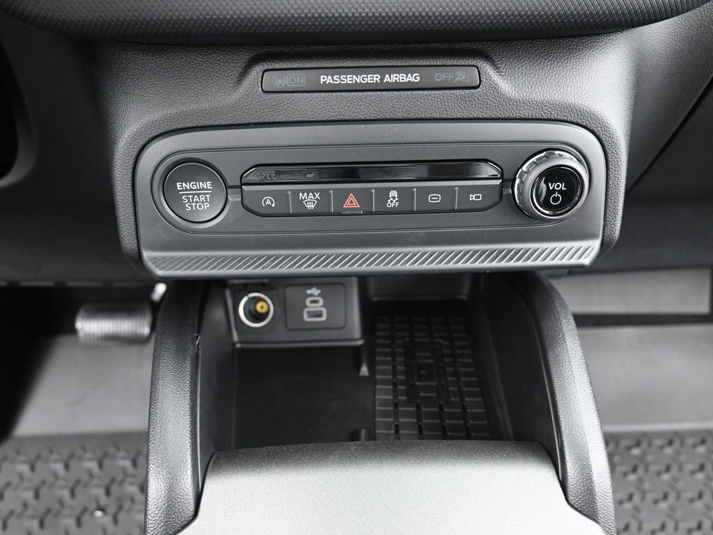 Ford Bronco Sport Vehicle Full-screen Gallery Image 11