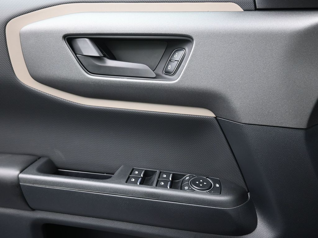 Ford Bronco Sport Vehicle Full-screen Gallery Image 15