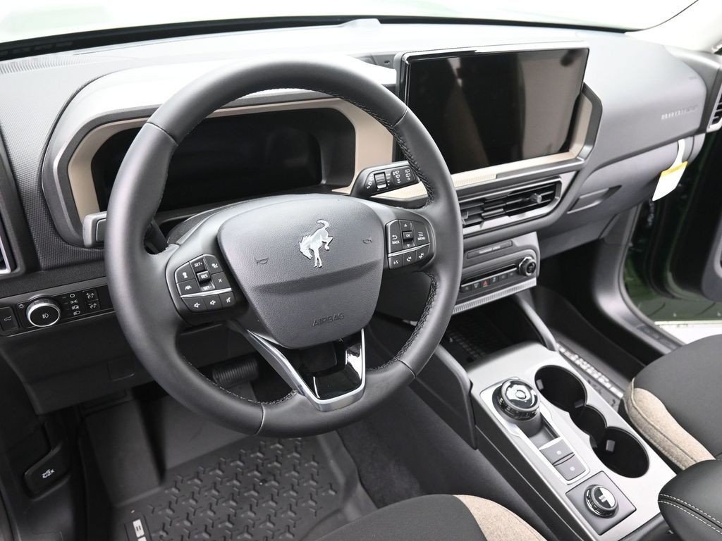 Ford Bronco Sport Vehicle Full-screen Gallery Image 17