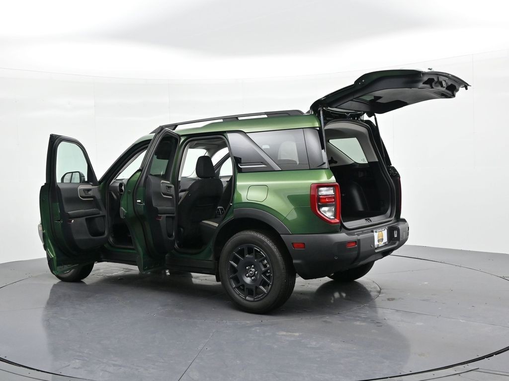 Ford Bronco Sport Vehicle Full-screen Gallery Image 28