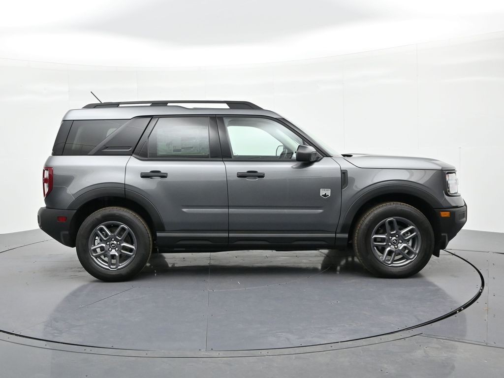 Ford Bronco Sport Vehicle Full-screen Gallery Image 5