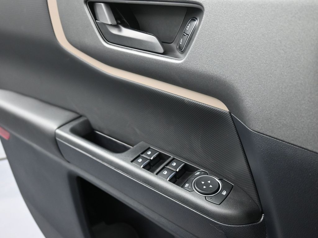 Ford Bronco Sport Vehicle Full-screen Gallery Image 15