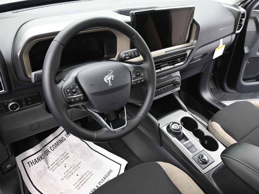 Ford Bronco Sport Vehicle Full-screen Gallery Image 17