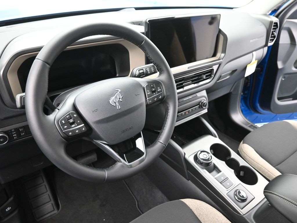 Ford Bronco Sport Vehicle Full-screen Gallery Image 16