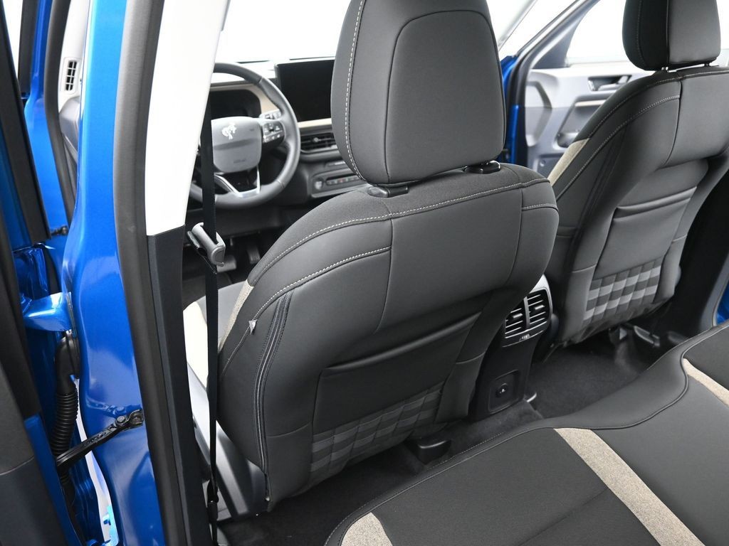 Ford Bronco Sport Vehicle Full-screen Gallery Image 17