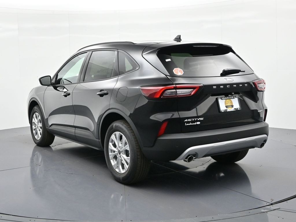 Ford Escape Vehicle Full-screen Gallery Image 8