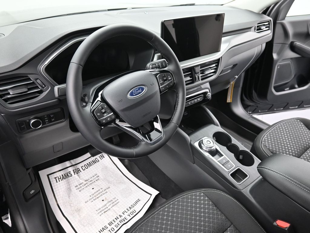 Ford Escape Vehicle Full-screen Gallery Image 16