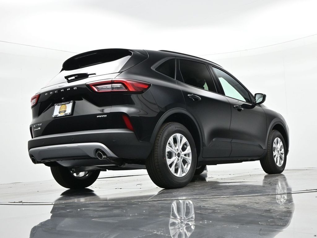 Ford Escape Vehicle Full-screen Gallery Image 23