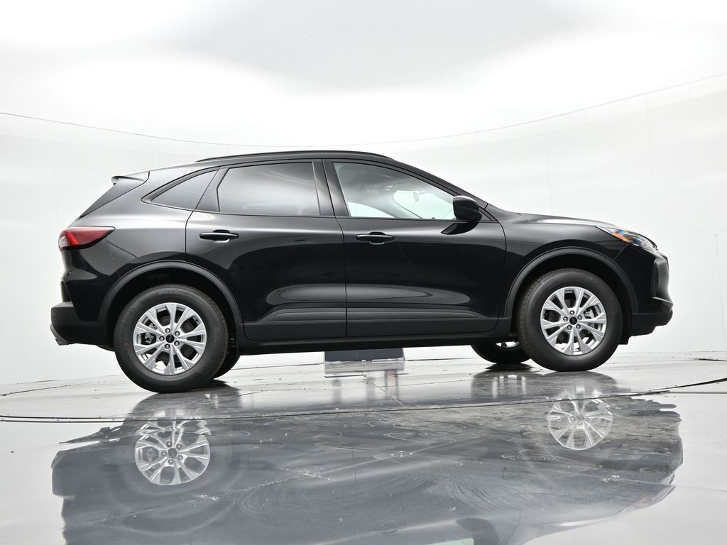 Ford Escape Vehicle Full-screen Gallery Image 24