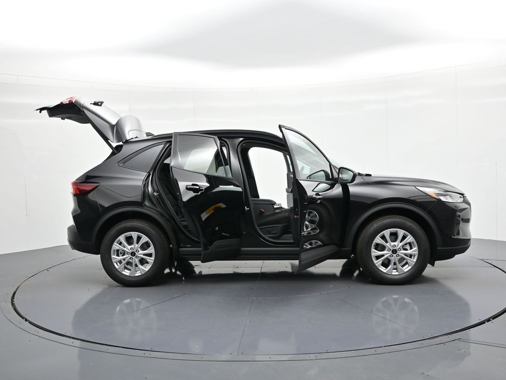 Ford Escape Vehicle Full-screen Gallery Image 25