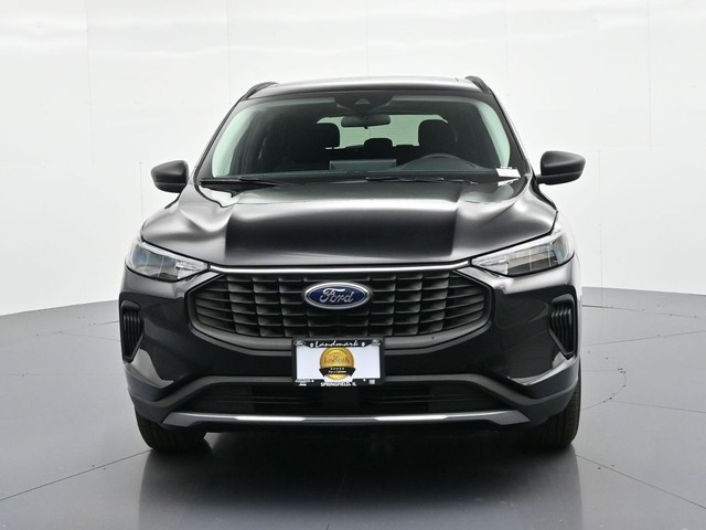 Ford Escape Vehicle Full-screen Gallery Image 3