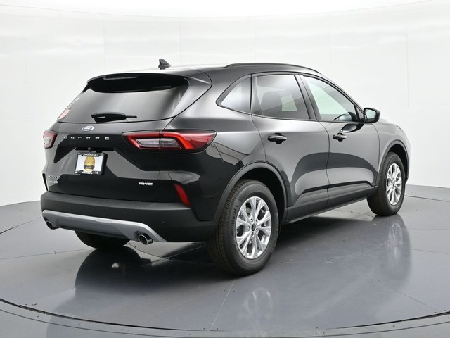 Ford Escape Vehicle Full-screen Gallery Image 6