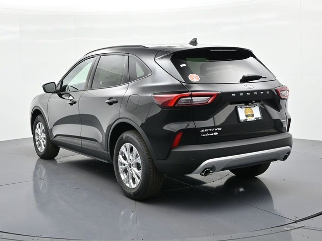 Ford Escape Vehicle Full-screen Gallery Image 8