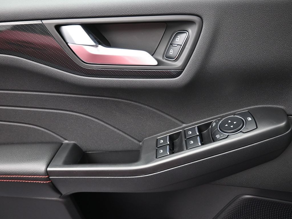 Ford Escape Hybrid Vehicle Full-screen Gallery Image 14