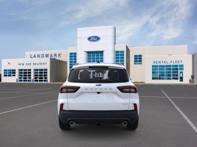 Ford Escape Vehicle Full-screen Gallery Image 5