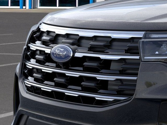 Ford Explorer Vehicle Full-screen Gallery Image 17
