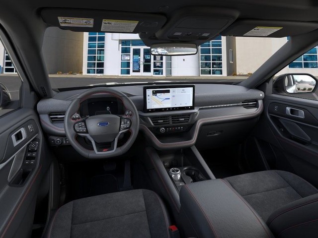 Ford Explorer Vehicle Full-screen Gallery Image 9