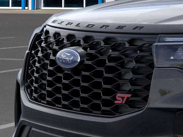 Ford Explorer Vehicle Full-screen Gallery Image 17