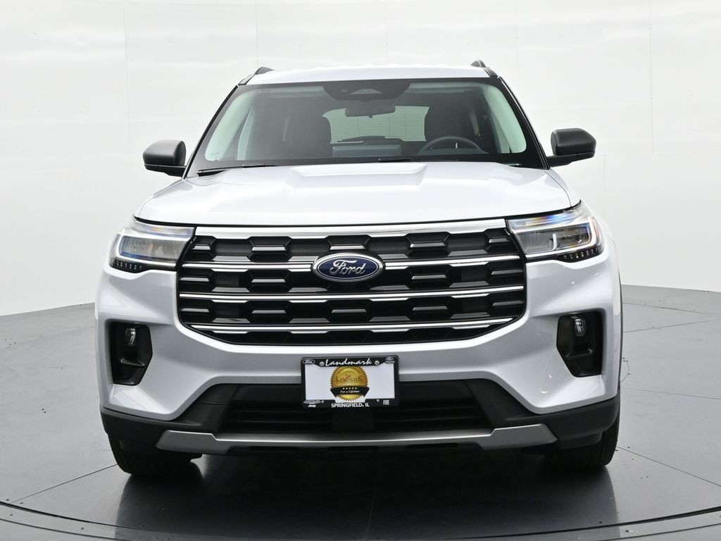 Ford Explorer Vehicle Full-screen Gallery Image 3