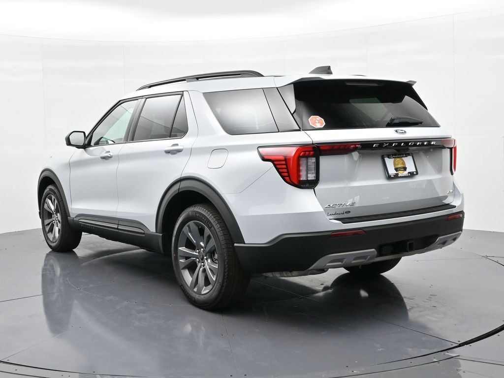 Ford Explorer Vehicle Full-screen Gallery Image 8
