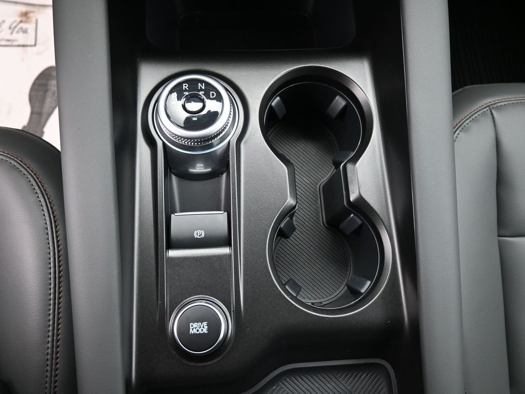 Ford Explorer Vehicle Full-screen Gallery Image 16