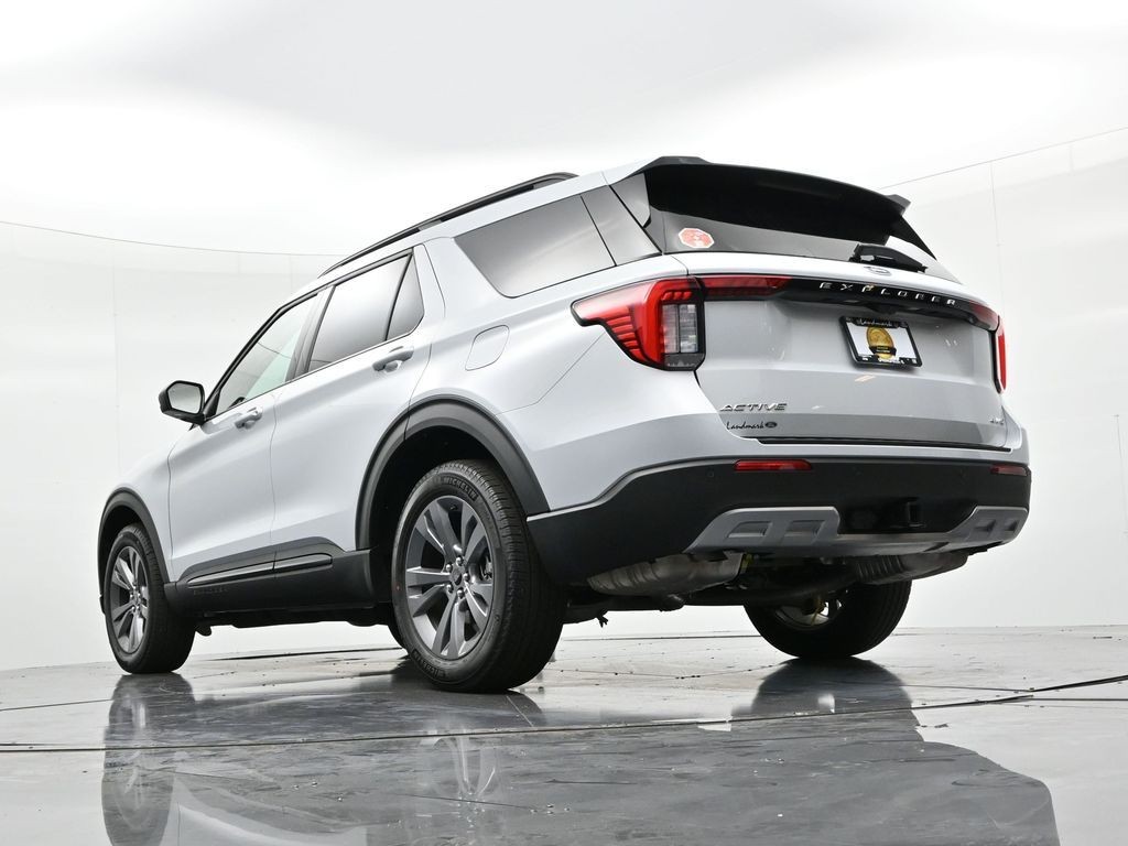 Ford Explorer Vehicle Full-screen Gallery Image 22