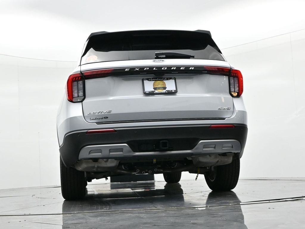 Ford Explorer Vehicle Full-screen Gallery Image 23
