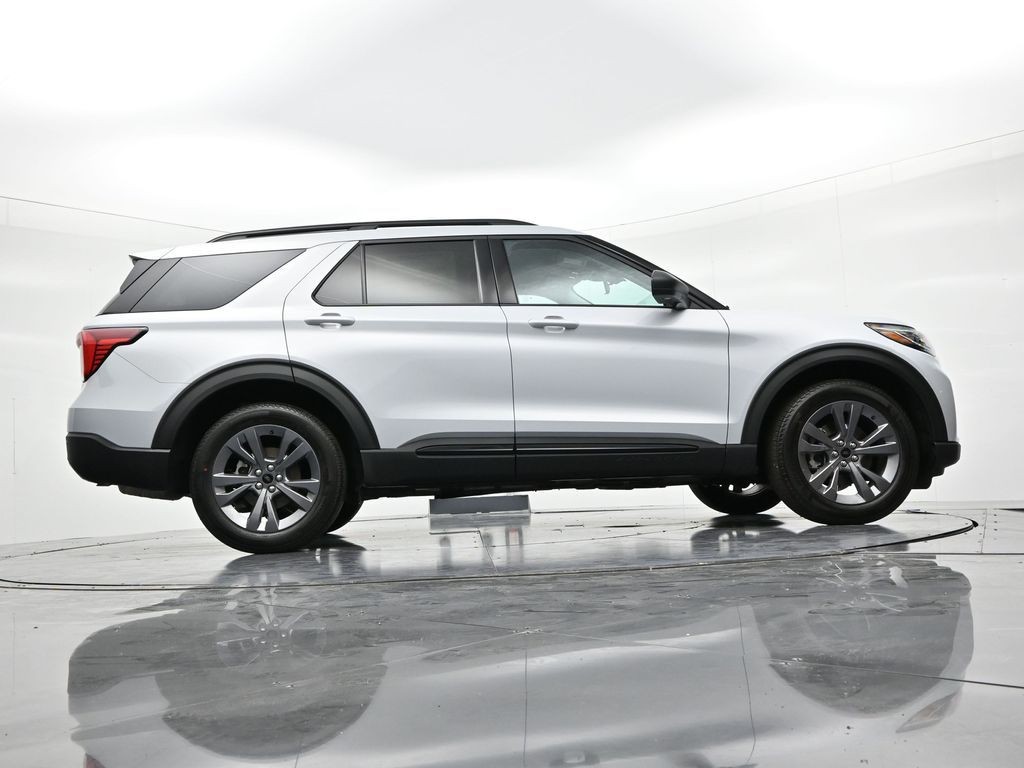 Ford Explorer Vehicle Full-screen Gallery Image 25