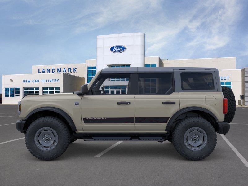 Ford Bronco Vehicle Full-screen Gallery Image 3