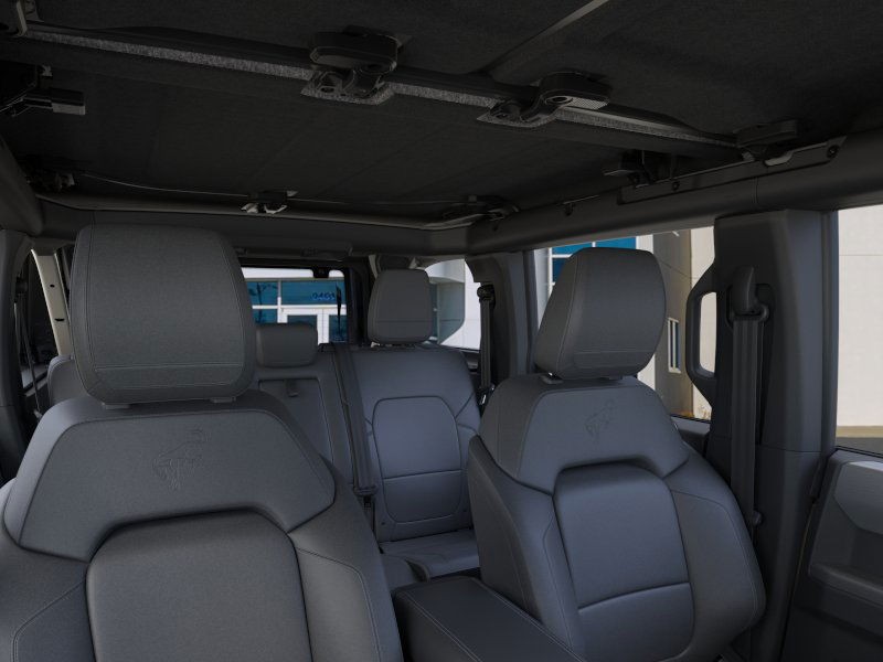 Ford Bronco Vehicle Full-screen Gallery Image 12