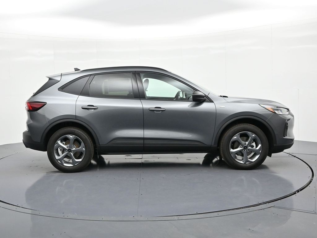 Ford Escape Vehicle Full-screen Gallery Image 5