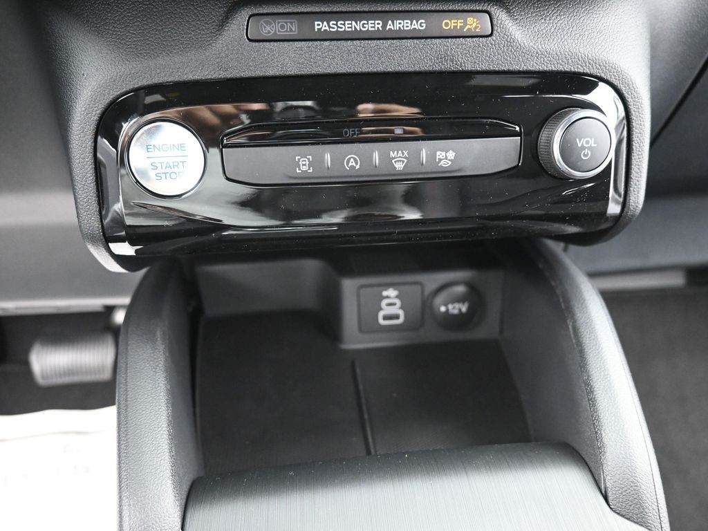 Ford Escape Vehicle Full-screen Gallery Image 11