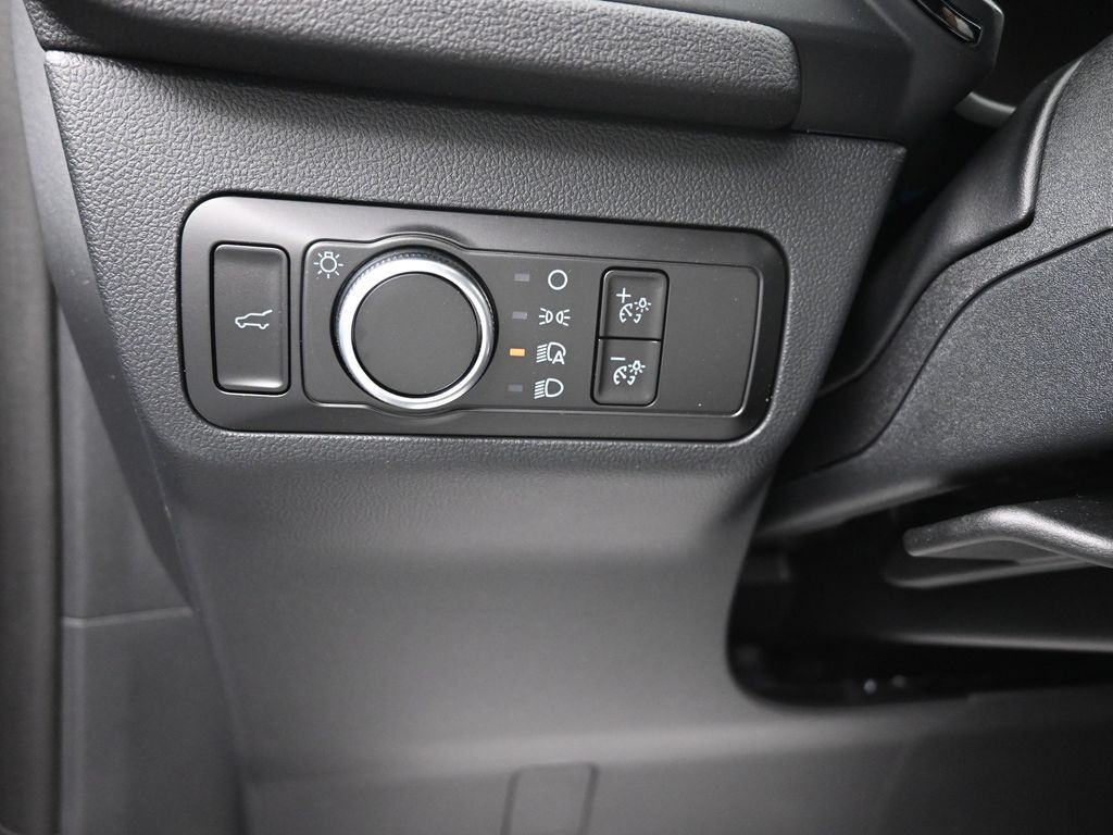 Ford Escape Vehicle Full-screen Gallery Image 14