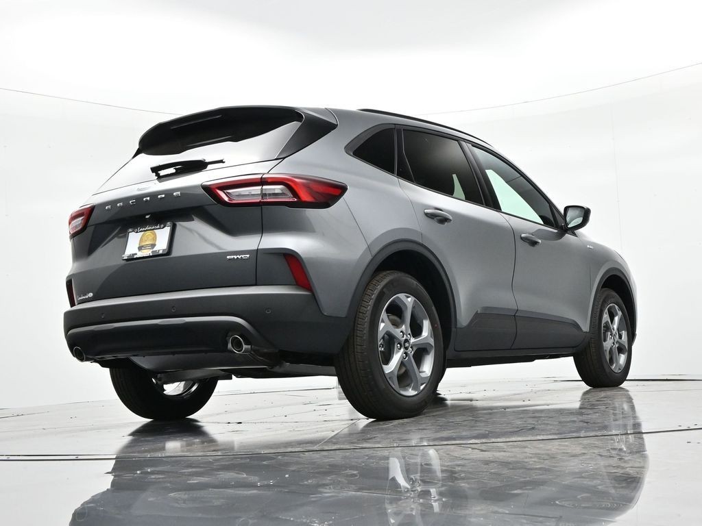 Ford Escape Vehicle Full-screen Gallery Image 23