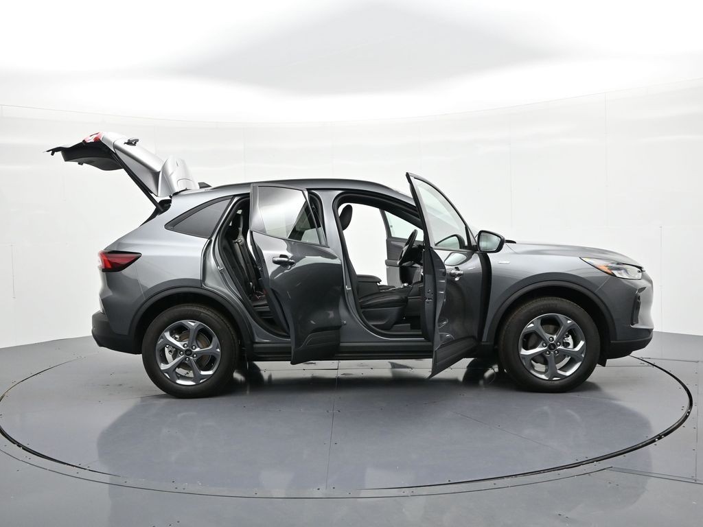 Ford Escape Vehicle Full-screen Gallery Image 25