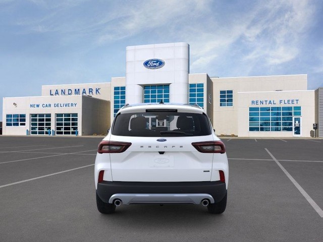 Ford Escape Plug-In Hybrid Vehicle Full-screen Gallery Image 5