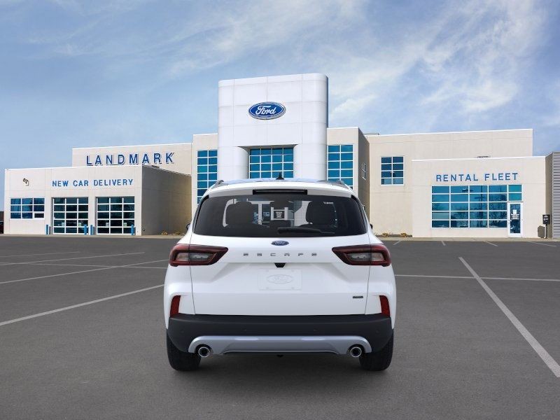 Ford Escape Plug-In Hybrid Vehicle Full-screen Gallery Image 5