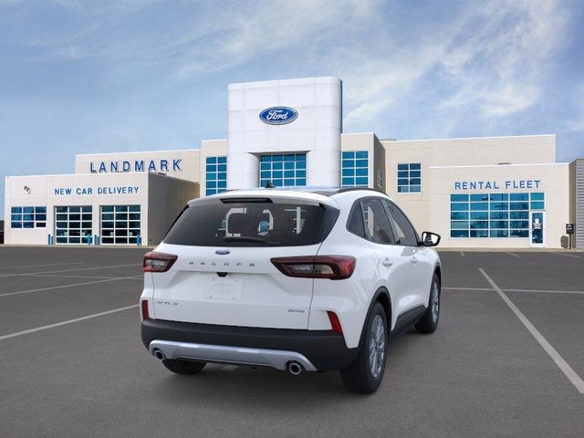 Ford Escape Vehicle Full-screen Gallery Image 8