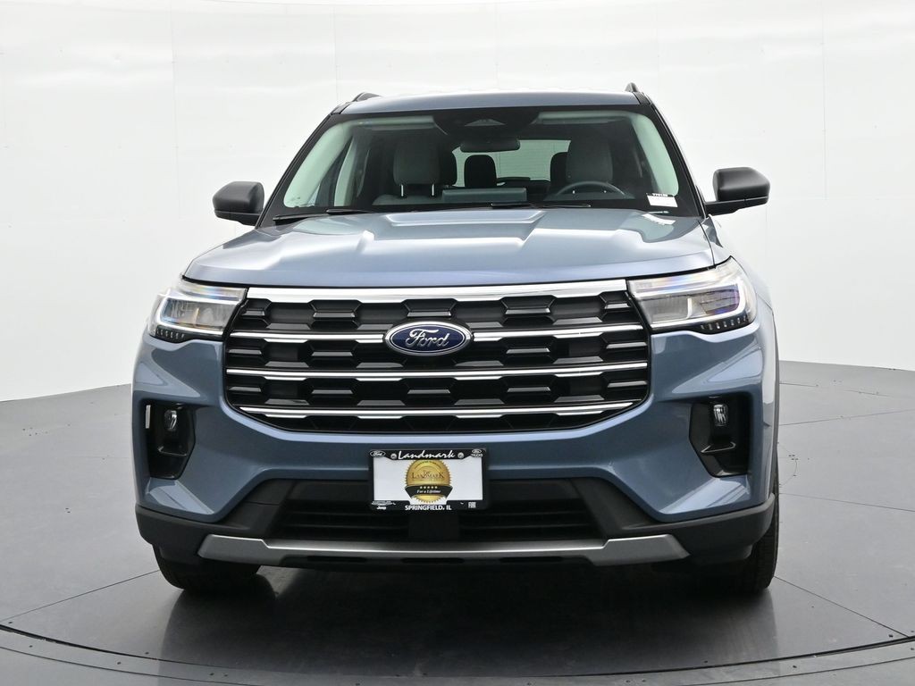 Ford Explorer Vehicle Full-screen Gallery Image 3