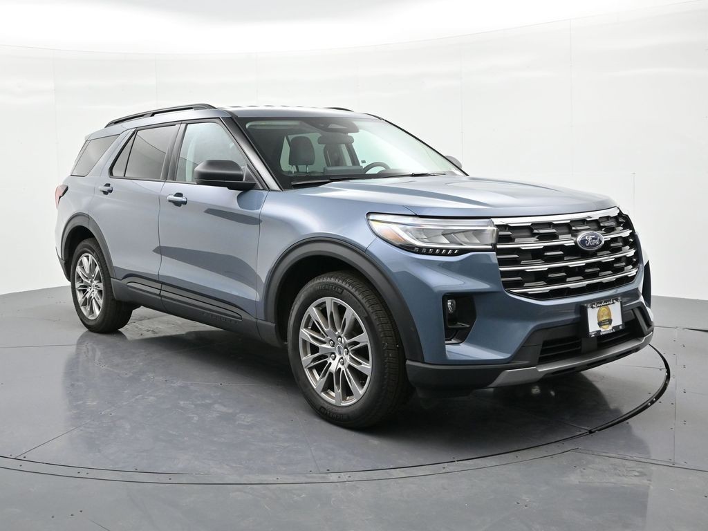 Ford Explorer Vehicle Full-screen Gallery Image 4